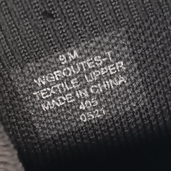 Guess - Picture 3 of 9